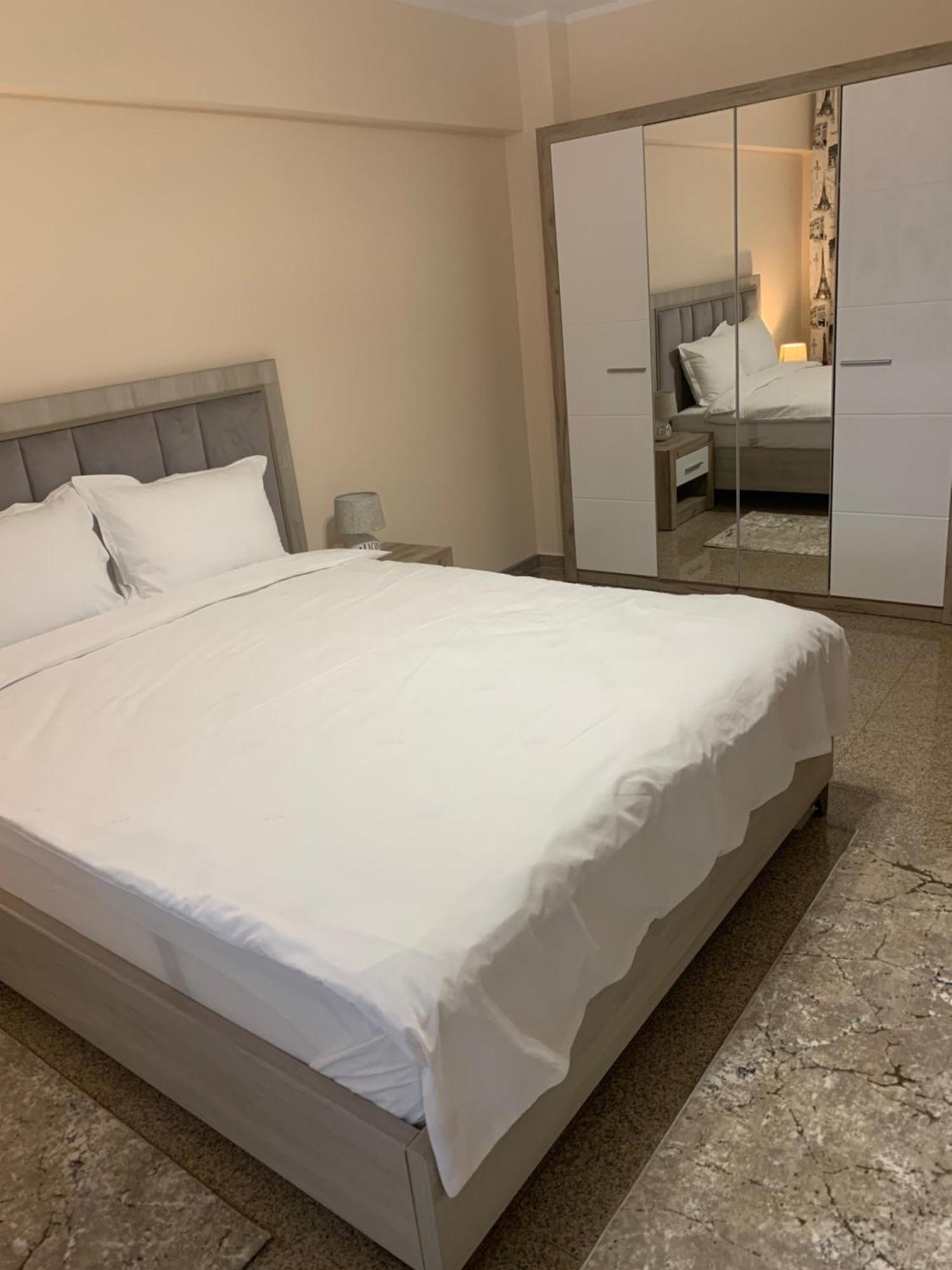 Minerva Ultracentral Appartement Craiova Buitenkant foto