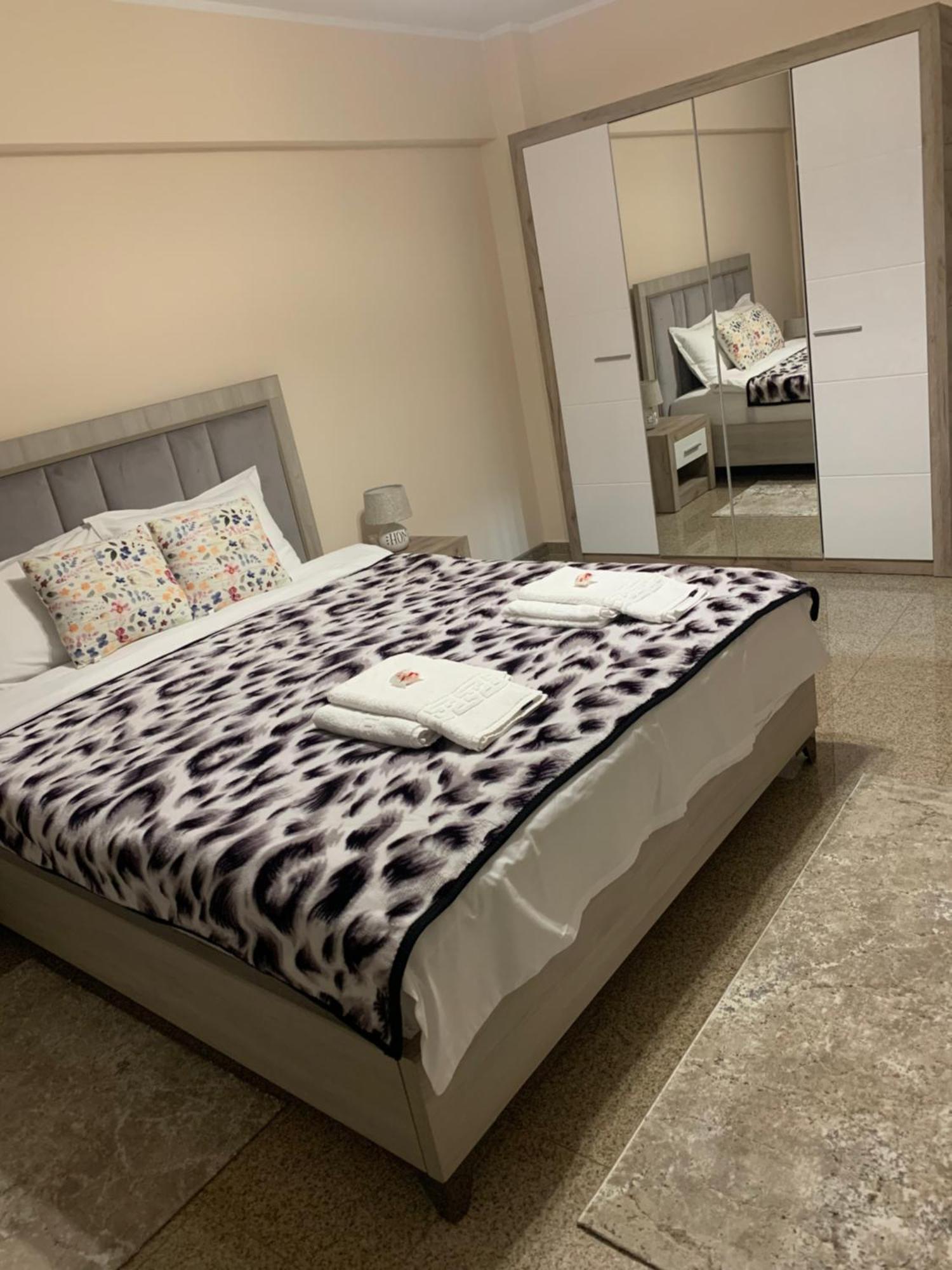 Minerva Ultracentral Appartement Craiova Buitenkant foto